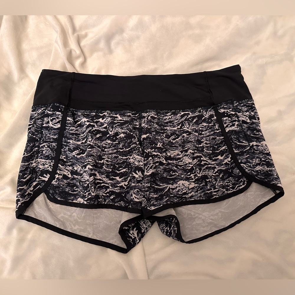 Lululemon speed up 2.5” shorts